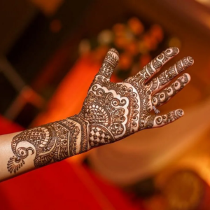 Striking Khafif mehndi designs collection for hands to try