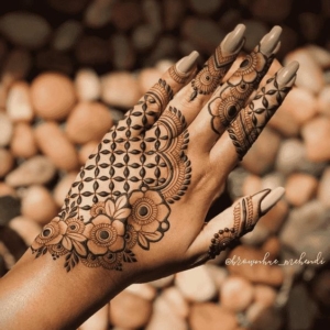 Half Hand Easy Simple Henna Or Mehndi Designs For Sawan सावन के महीने में लगाएं मेहंदी की ये आसान डिजाइन
