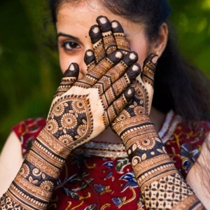 This Mehndi design will make your Karwa Chauth special This Mehndi design will make your Karva Chauth special! Here's the easiest way to apply it in your hands Bhaskar Hindi
