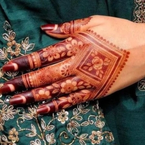 Trendy And Stunning Finger Mehndi Designs For Brides